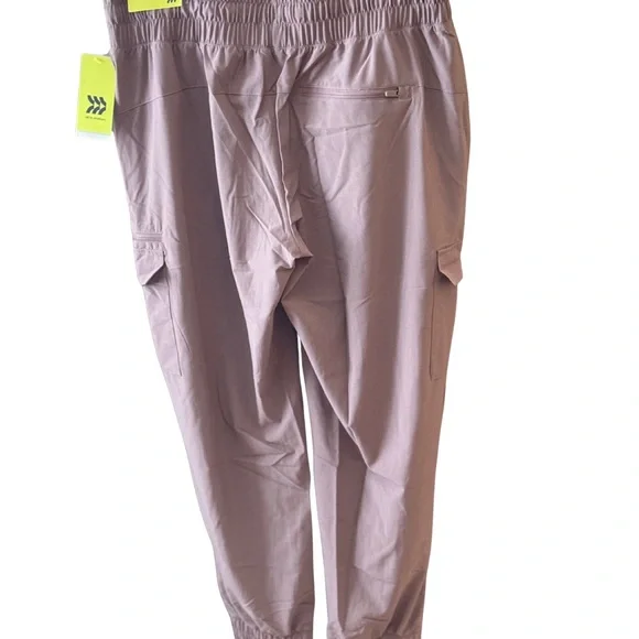 All in Motion Women’s Light Mid Rise Cargo Jogger Pants Woven Pockets NWT - Picture 2 of 4